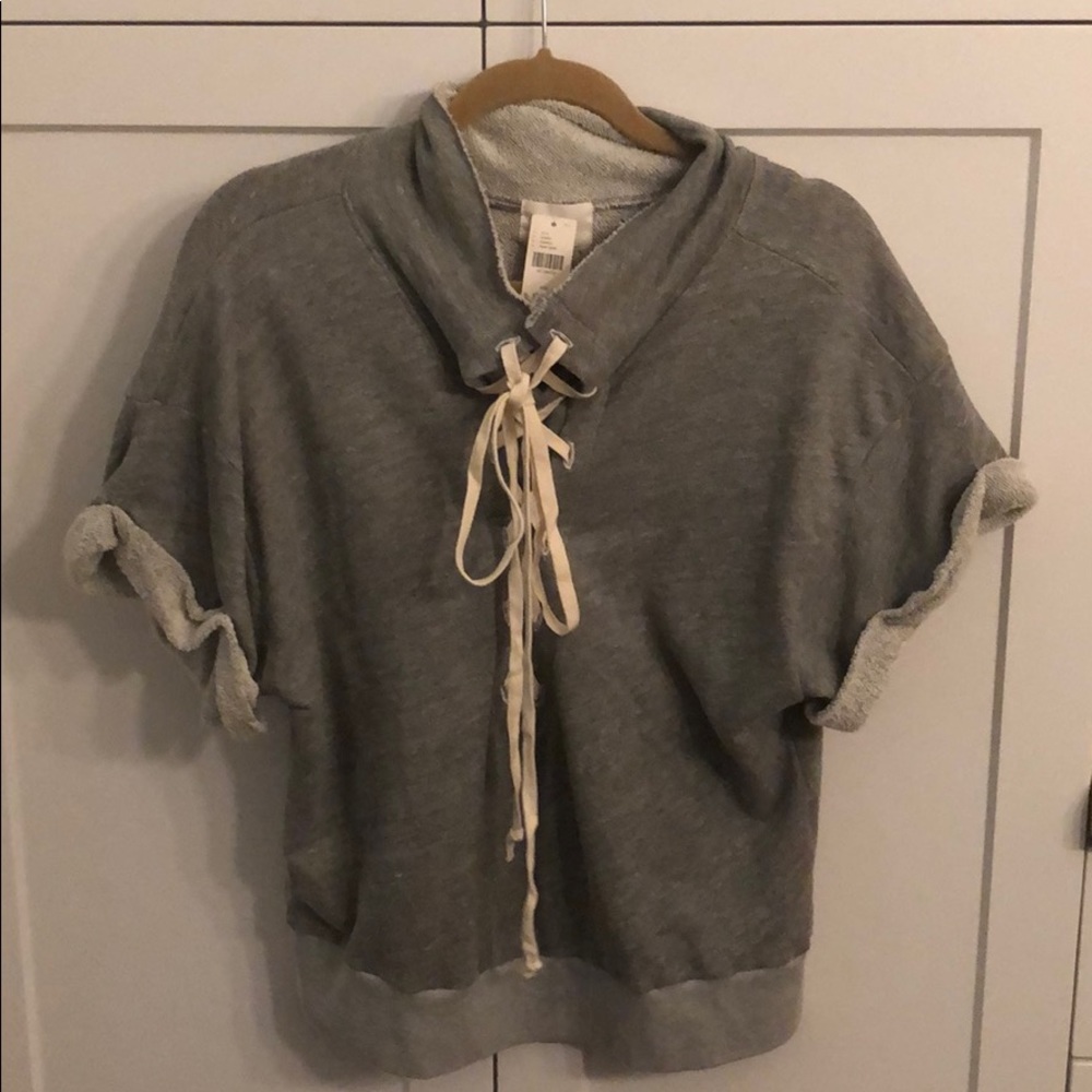 Anthropologie t.la Gray short sleeve Top Size L